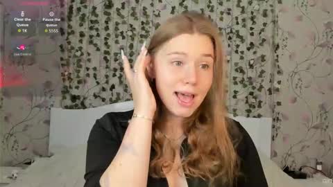 Chloe online show from October 27, 5:25 am