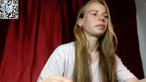 JULIANA online show from May 9, 8:44 pm