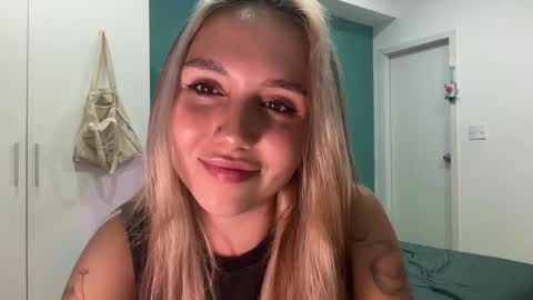 You fav Miss Si online show from March 27, 2:18 pm