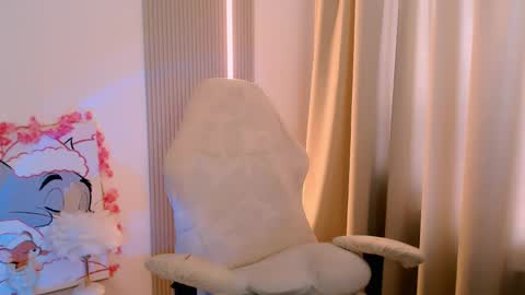 silk_ann online show from May 3, 10:51 am