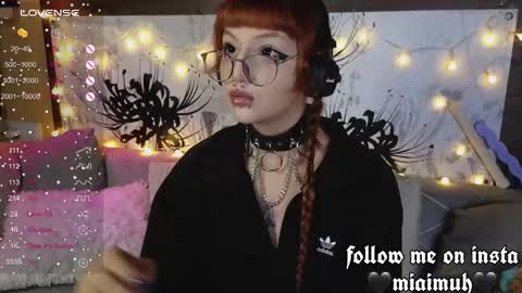 Mia online show from November 8, 11:10 pm