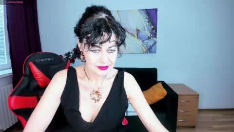 Silvia Wallec online show from May 6, 5:55 am