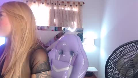 silvylayton_01 online show from October 4, 3:27 pm