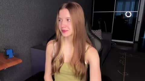simikiss online show from May 18, 9:37 am