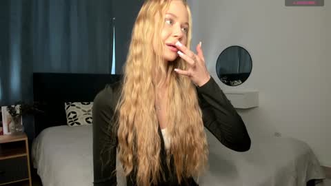 Naomi online show from December 10, 11:22 am