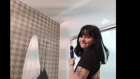 Sincerelyneon online show from February 5, 1:08 am