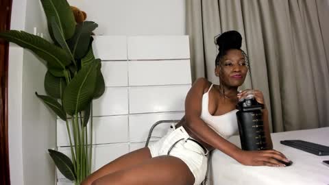 Snapshot of sincerre9_tara chatting on March 1, 8:45 am sincerre9_tara online show from March 1, 8:45 am