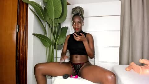 Snapshot of sincerre9_tara chatting on February 13, 8:48 am sincerre9_tara online show from February 13, 8:48 am