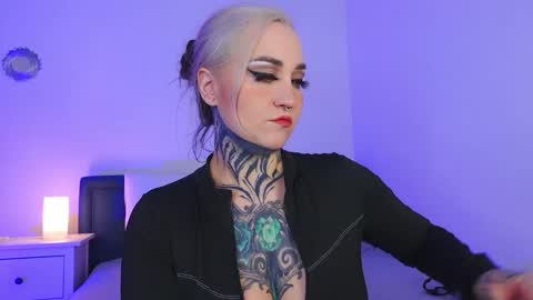 Ms. Sindel online show from November 6, 1:39 pm