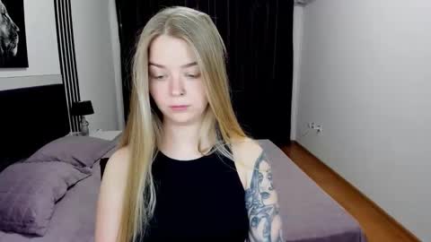 SirenaBloom online show from May 19, 9:27 am