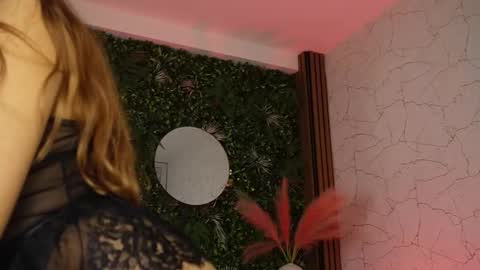 Dee online show from January 10, 8:57 pm