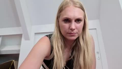 Elise online show from May 31, 12:33 pm