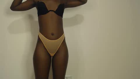 sizzly_ass online show from May 17, 1:21 pm