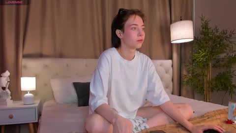 Emily online show from October 22, 1:32 am