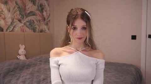 Snapshot of skinny_eve chatting on February 18, 7:10 pm Emily online show from February 18, 7:10 pm