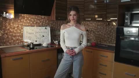 Snapshot of skinny_eve chatting on February 14, 6:51 pm Emily online show from February 14, 6:51 pm