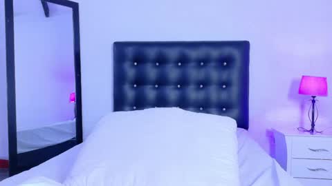 skinny_hottie18 online show from May 14, 8:47 pm