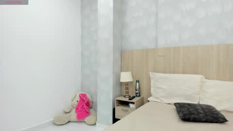 Lily online show from April 8, 1:35 pm