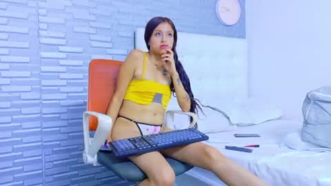 skinny_squirter69 online show from May 22, 2:59 pm