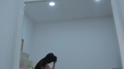 SkinnyGirl online show from December 13, 7:53 pm