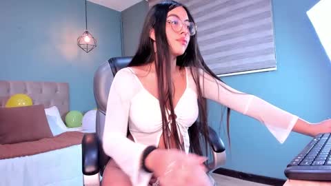 Snapshot of sky_blue__ chatting on March 11, 2:53 am Hanna online show from March 11, 2:53 am