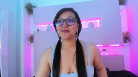 skye_bluee_ online show from September 9, 3:06 am
