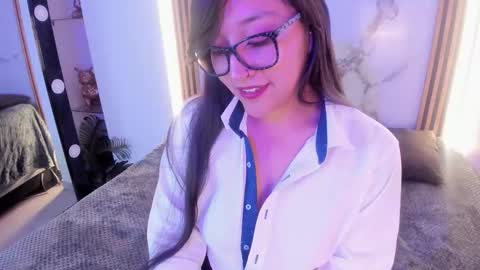 skye_bluee_ online show from October 3, 4:28 am
