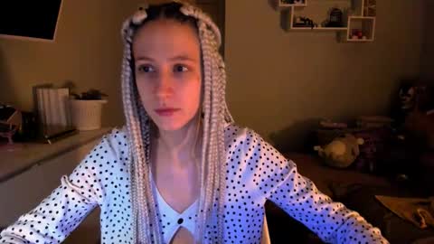    online show from October 7, 9:52 pm