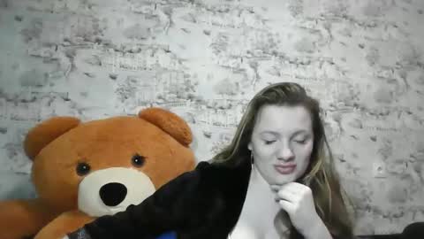 Skyler online show from April 4, 6:18 pm