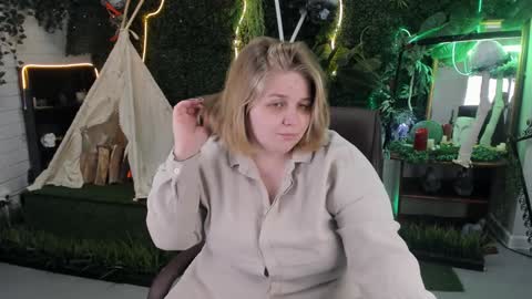 Snapshot of sladadeew chatting on January 30, 9:04 am Slada Deew online show from January 30, 9:04 am