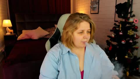 Snapshot of sladadeew chatting on December 28, 1:28 pm Slada Deew online show from December 28, 1:28 pm
