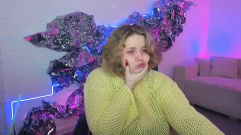 Snapshot of sladadeew chatting on December 24, 7:28 am Slada Deew online show from December 24, 7:28 am