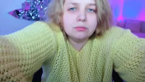 Snapshot of sladadeew chatting on December 25, 9:02 am Slada Deew online show from December 25, 9:02 am