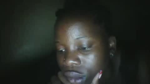 Snapshot of slim_petite_ebony chatting on September 25, 12:21 am slim_petite_ebony online show from September 25, 12:21 am