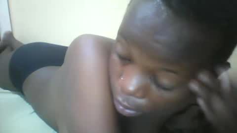 Snapshot of slim_petite_ebony chatting on February 16, 12:00 am slim_petite_ebony online show from February 16, 12:00 am