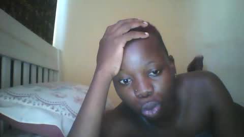 Snapshot of slim_petite_ebony chatting on December 16, 1:11 pm slim_petite_ebony online show from December 16, 1:11 pm