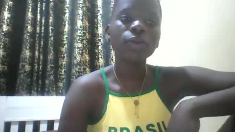 Snapshot of slim_petite_ebony chatting on December 31, 11:39 pm slim_petite_ebony online show from December 31, 11:39 pm