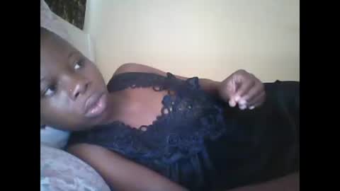 Snapshot of slim_petite_ebony chatting on December 13, 7:48 am slim_petite_ebony online show from December 13, 7:48 am