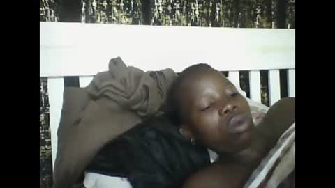 Snapshot of slim_petite_ebony chatting on December 13, 8:14 pm slim_petite_ebony online show from December 13, 8:14 pm