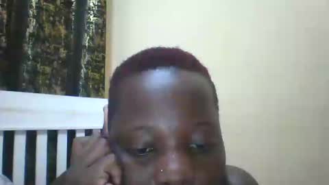 Snapshot of slim_petite_ebony chatting on January 12, 1:00 am slim_petite_ebony online show from January 12, 1:00 am