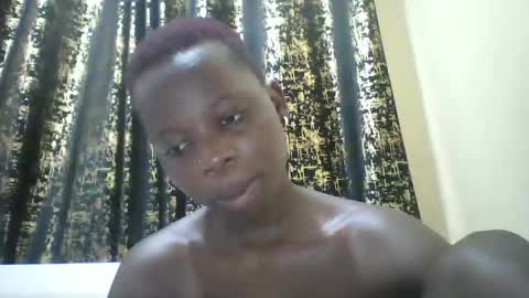 Snapshot of slim_petite_ebony chatting on January 7, 10:19 pm slim_petite_ebony online show from January 7, 10:19 pm