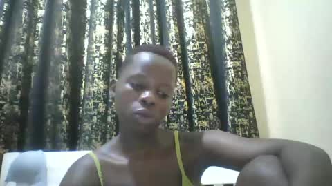 Snapshot of slim_petite_ebony chatting on December 29, 1:02 am slim_petite_ebony online show from December 29, 1:02 am