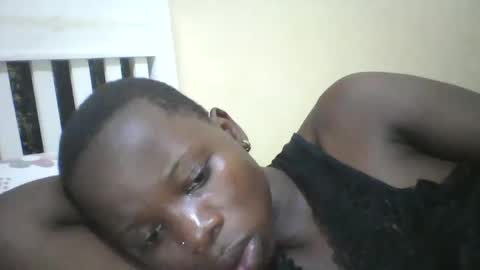 Snapshot of slim_petite_ebony chatting on February 5, 1:26 am slim_petite_ebony online show from February 5, 1:26 am