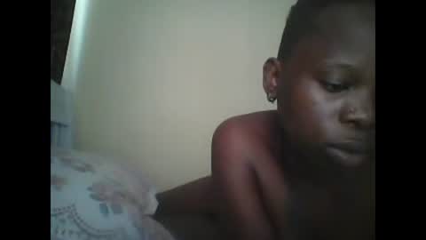 Snapshot of slim_petite_ebony chatting on December 14, 1:06 pm slim_petite_ebony online show from December 14, 1:06 pm