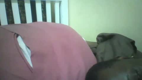 Snapshot of slim_petite_ebony chatting on February 13, 1:50 am slim_petite_ebony online show from February 13, 1:50 am