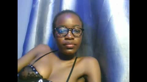 Snapshot of slimkatie__ chatting on September 19, 3:44 pm slimkatie__ online show from September 19, 3:44 pm