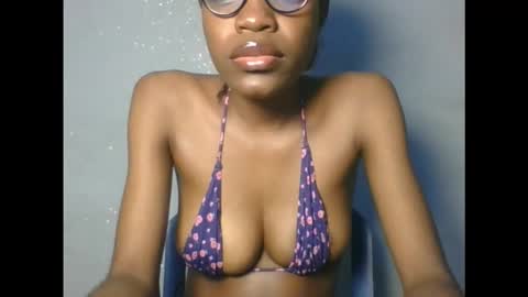 Snapshot of slimkatie__ chatting on September 23, 6:28 pm slimkatie__ online show from September 23, 6:28 pm