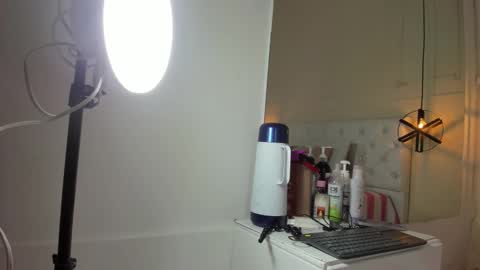 Snapshot of slut_milf1_ chatting on December 21, 7:27 pm Luna online show from December 21, 7:27 pm