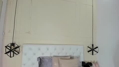 Snapshot of slut_milf1_ chatting on December 30, 5:23 pm Luna online show from December 30, 5:23 pm