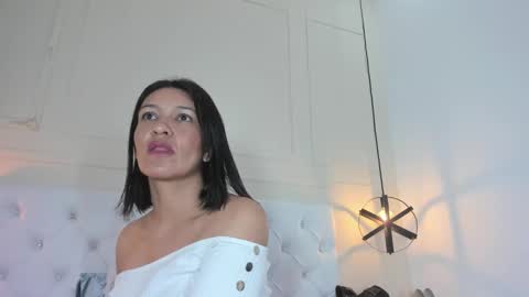 Snapshot of slut_milf1_ chatting on December 22, 11:22 am Luna online show from December 22, 11:22 am